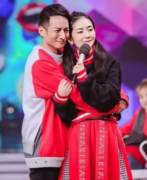 张杰为谢娜庆生,搂着爱妻拍合照高调示爱,老夫老妻甜蜜不输热恋