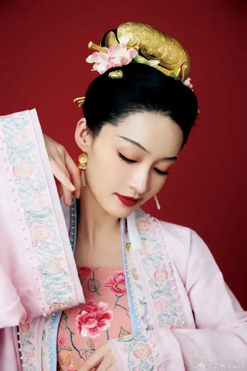 李沁春晚宋韵古装大片##李沁好漂亮