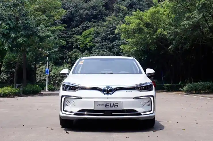 定义智慧出行新体验羊城试驾北汽新能源eu5