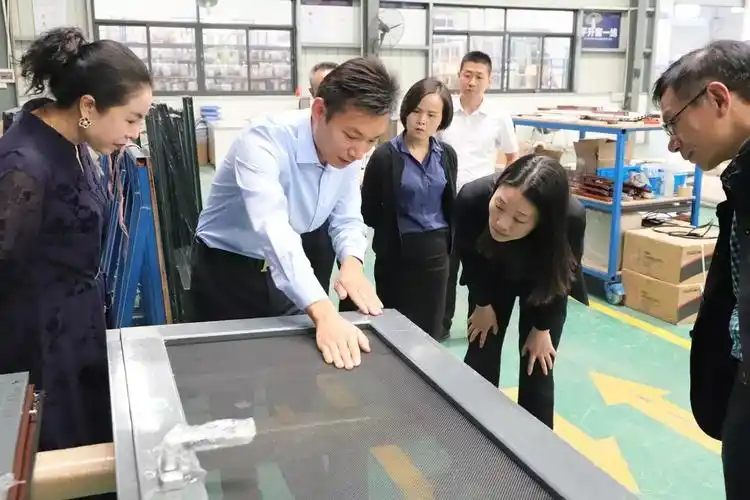 专题报道-西安亿合门窗总店