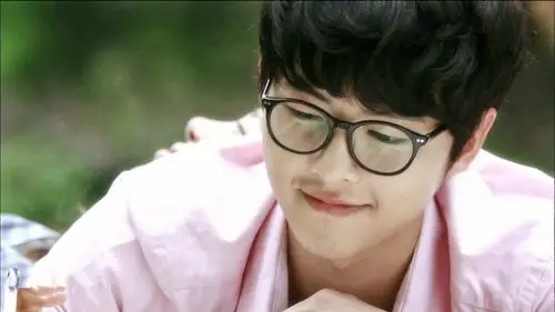 宋仲基《善良的男人》青涩校园剧照桌面壁纸下载