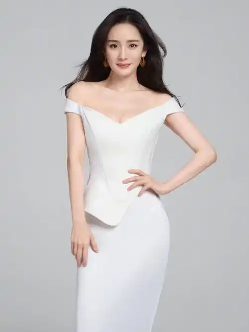 杨幂高清性感写真照,呼之欲出的身材太诱人_魅力_时尚_成为了