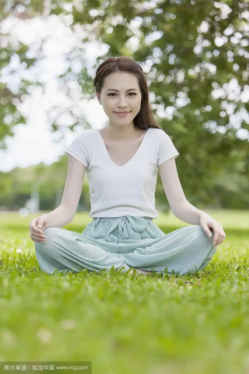 打坐,青年女人