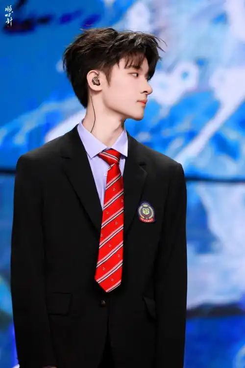 在校园里高低得暗恋三年的学长61@tf家族-张峻豪61#张峻豪 顶级