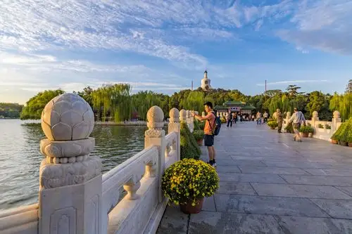 【图片2】沐浴在夕阳下的北海公园一隅--蜂鸟论坛照片套图