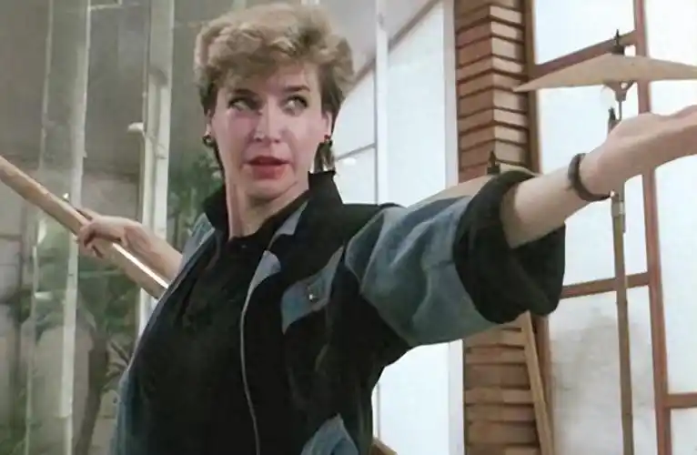 回顾香港影坛红极一时10位女打星个个身手不凡4位是外籍明星