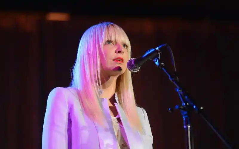 壁纸 金发女郎,唱歌