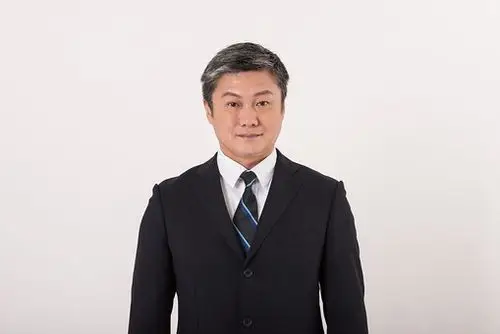照片素材(图片): 男人 50代 中年 发出火花 案
