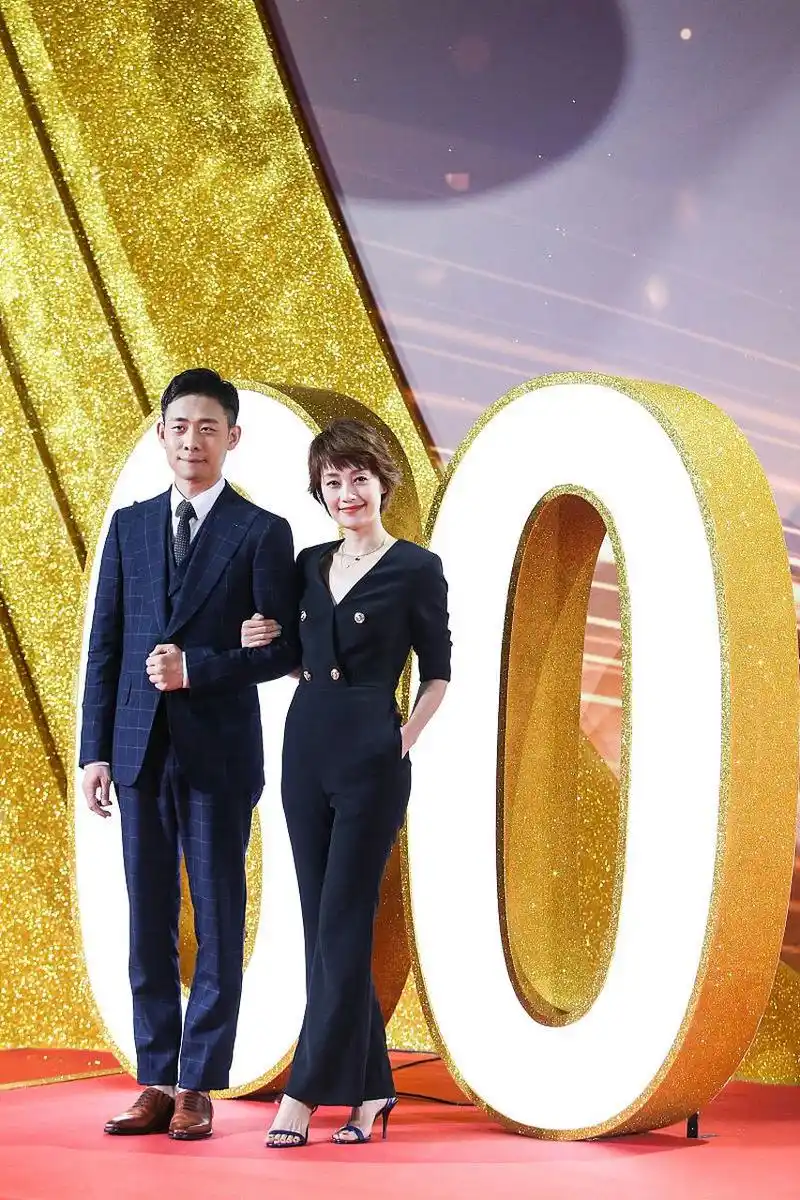 如果这两位实力派演员,能合作一部商战剧,应该能很好看吧[嘻嘻]!