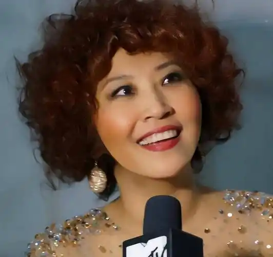 张蔷说,"那个时候感觉她像外国人一样.