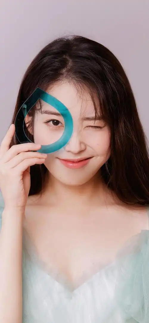 韩国歌手李知恩iu iphone15手机壁纸分享