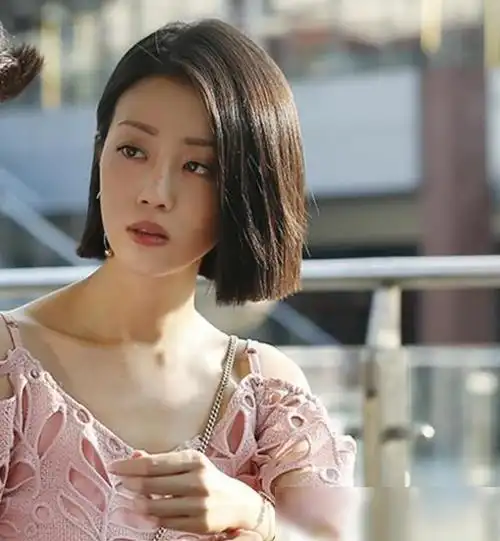 李溪芮这个名字,相信大家还是比较熟悉的吧,曾经是杨幂旗下的艺