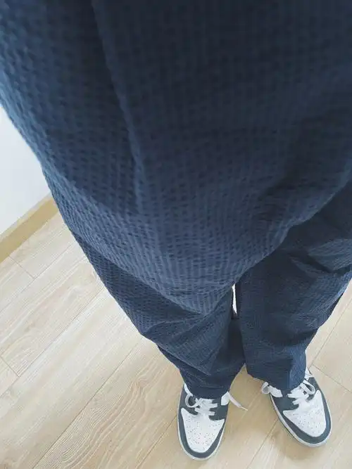 尝试男穿优衣库女裤泡泡纱