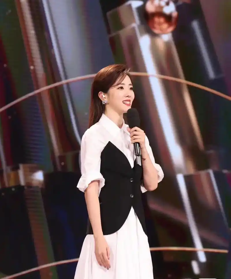 央视主持人李思思injoomilim