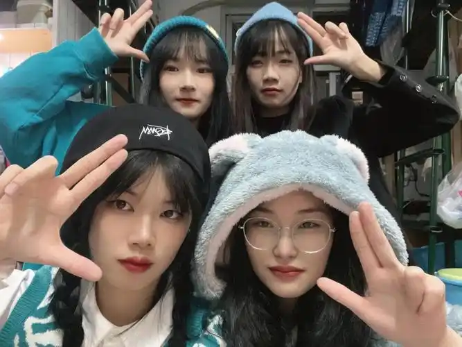 宿舍摆拍拍照姿势大全