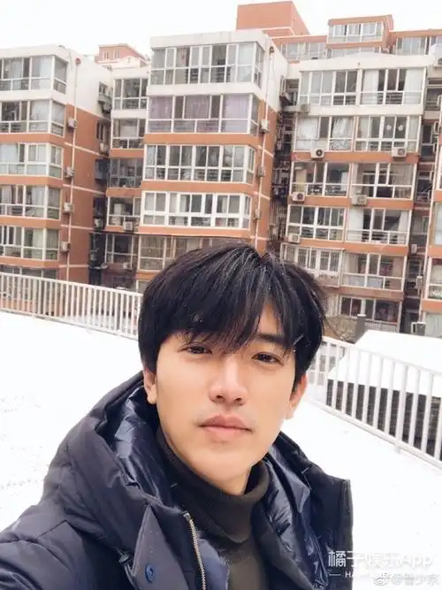 还记得恶魔在身边里的阿让吗他现在长这样啦