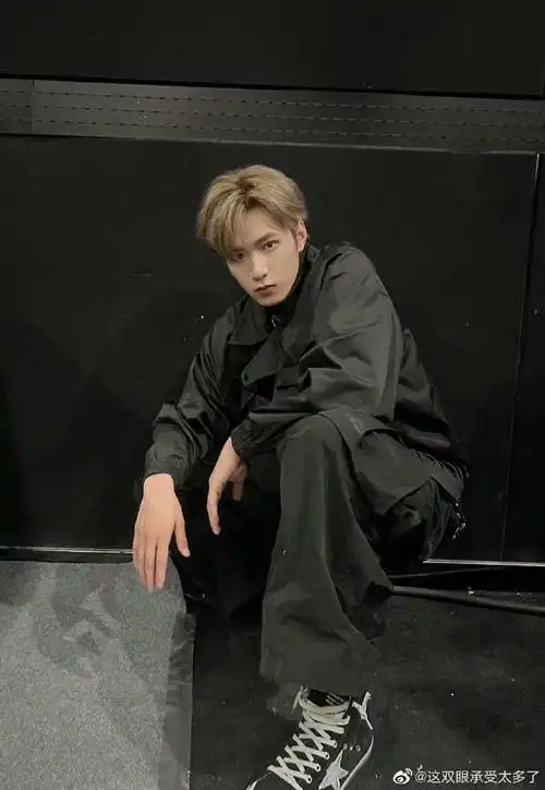 刘耀文绿发随拍