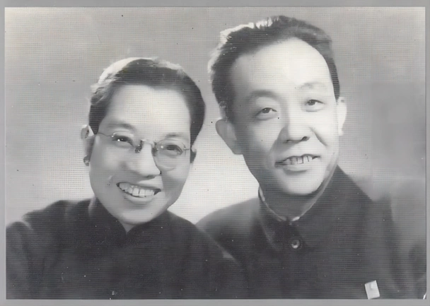 骆玉笙:6个月被卖,成名后被强占,携子逃亡,活成一代传奇