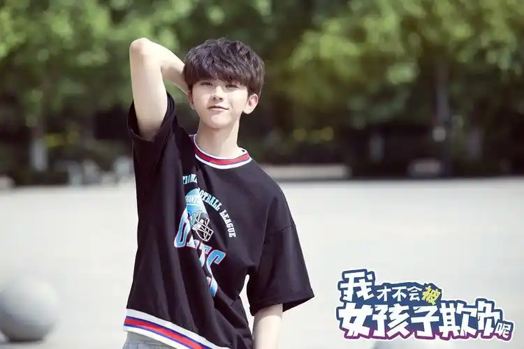 《我才不会被女孩子欺负呢》蔡徐坤