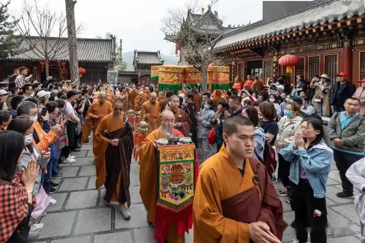 本寺住持昌善大和尚,首座昌信法师,霞如法师,圣幢法师,昌辉法师,共同