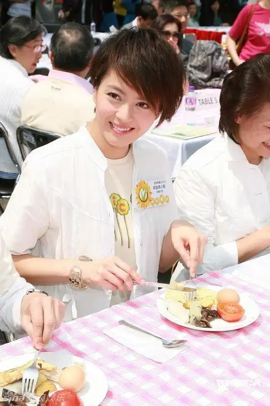 p>梁咏琪(gigi leung),1976年3月25日生于香港,中国香港女歌手,音乐