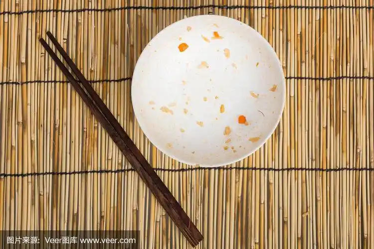 吃完饭后把脏碗倒空