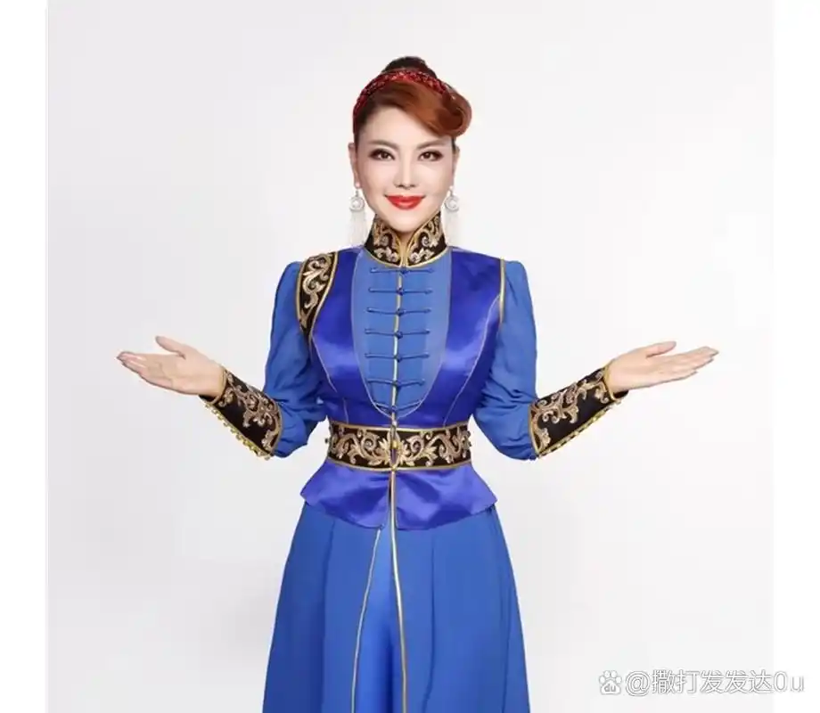 乌兰图雅和云飞都是来自中国内蒙古的优秀歌手,他们的成长和演绎之路