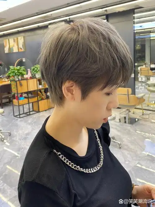 夏季清爽女生超短发