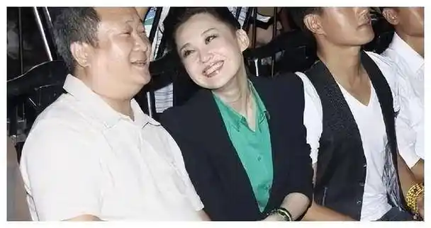 许晴:54岁单身无儿,终于坦白,缘何遗憾之苦深埋心底._生活_刘波_爱情