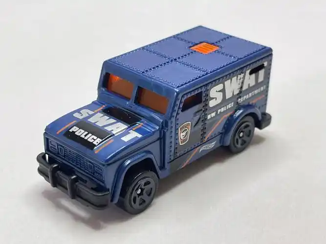 风火轮hwarmoredtruck装甲卡车