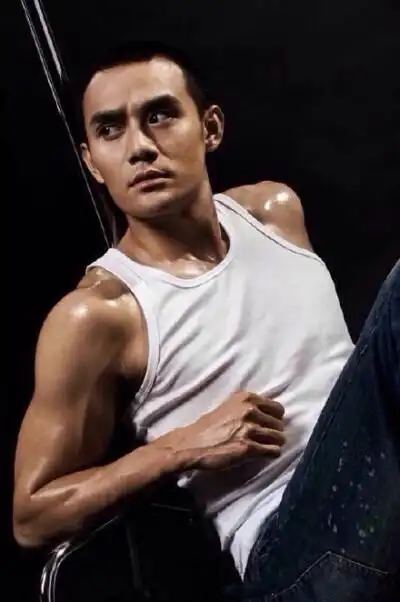 王凯kkw# 天呐!我竟然看到了这么一套写真!