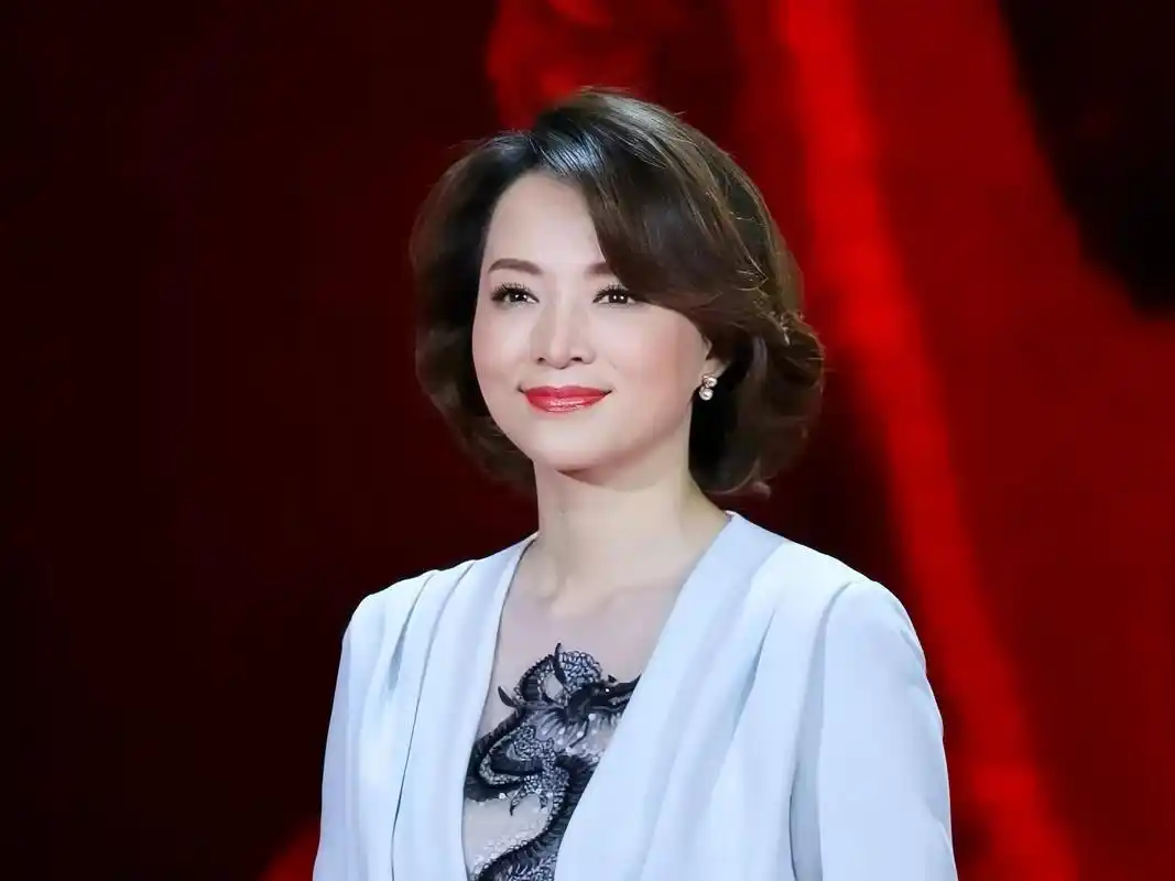 中国盛大年会新规:董卿回美后,非中国国籍者被禁止参与 近期,董卿已