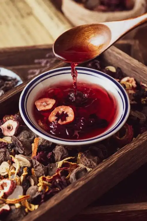 家庭美食夏天养生要吃酸正宗古法熬制酸梅汤酸甜可口冰镇解渴安心神解