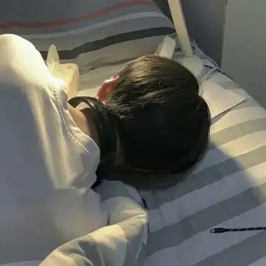 2021最火男生头像伤感