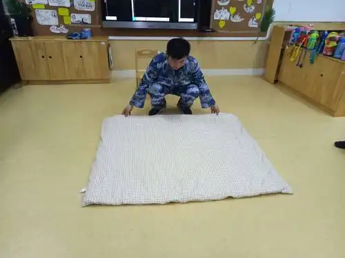 其它 小小海军初体验 写美篇             叠被子是缺一不可的一个