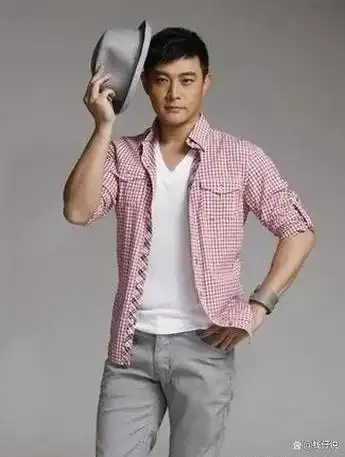 一代男神黄维德,年轻的时候帅气迷人十足!