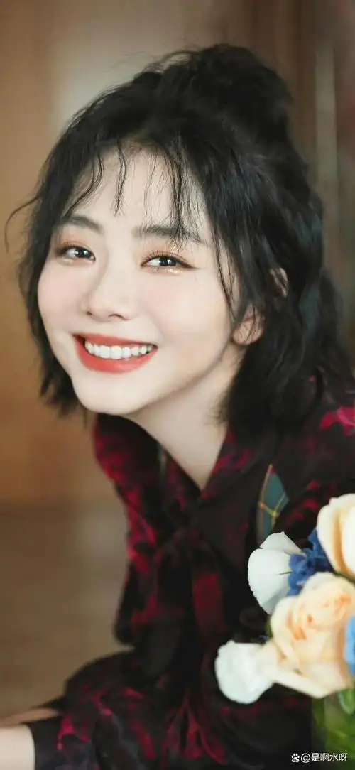 谭松韵(艺名seven,1990年5月31日出生)是中国内地的女演员.