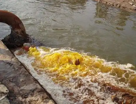 为了除掉废水中高含量的铁和其他重金属,往往向沉淀池投加石灰,以中和