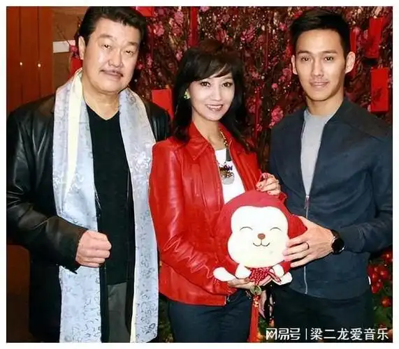 赵雅芝的3个儿子长子47岁次子44岁小儿子37岁个个让