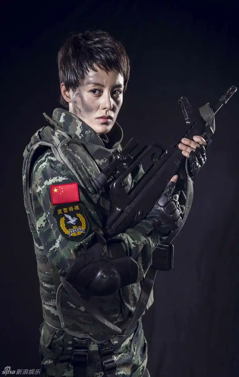 王力可在剧中饰演女一号"魔鬼女教官"那敏,直爽的性格,帅气的造型令人