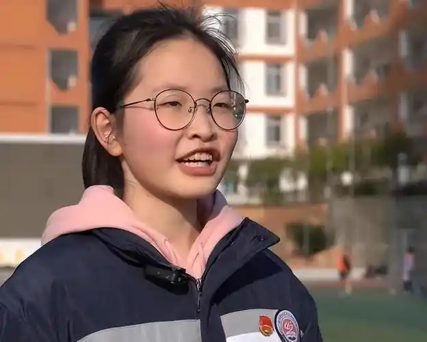15岁初中女生:中考,高考,研究生都不用考?直接读硕士!