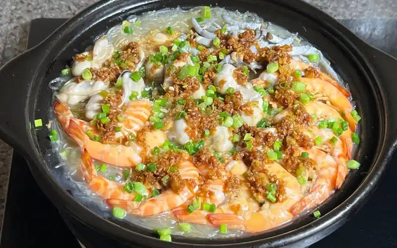 教你蒜蓉海鲜粉丝煲的做法,开盖香气扑鼻,鲜嫩美味,太好吃了