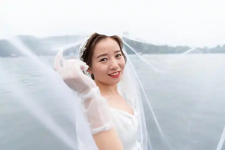 摄影后期练习 - 海景婚纱调色