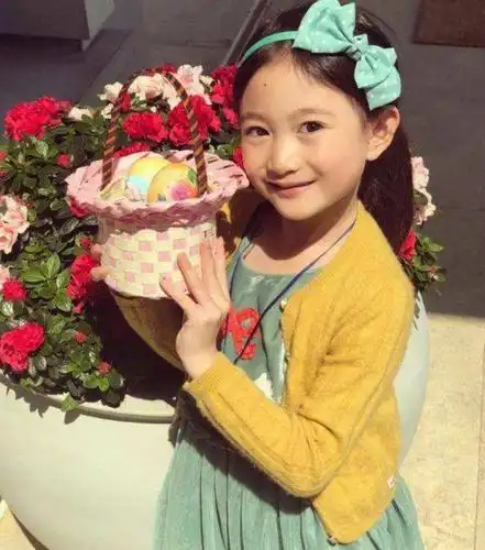 有种"越来越方"叫奥利,长大后变身国字脸,万万没想到!_奥莉