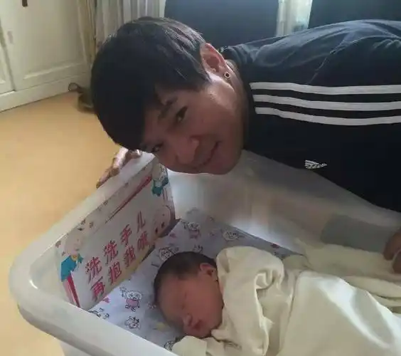 杨小曼近照,她是歌手冷漠的妻子,网友:人美歌甜,有颜值有实力