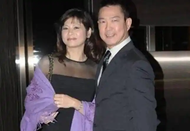 元彪的女儿叫夏苡棓,几年前出嫁了,从当时曝光的照片来看,夏苡棓继承