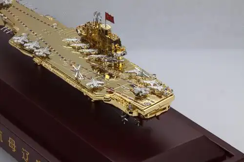 辽宁舰航母模型