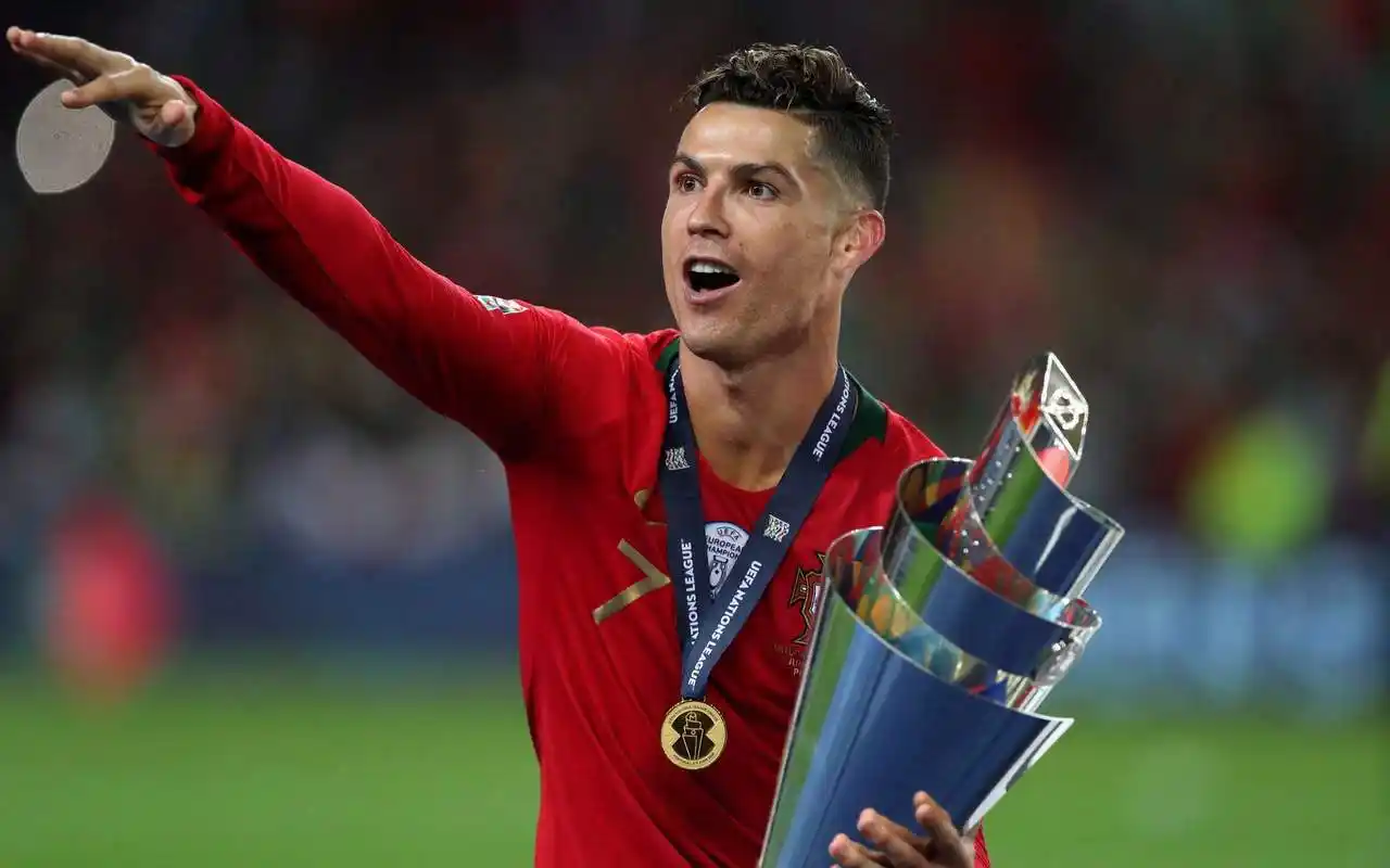 葡萄牙大胜难掩c罗拉胯,为了球队能争冠,还是让他替补吧?