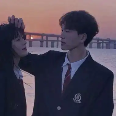 情侣头像一男一女分开两张学生