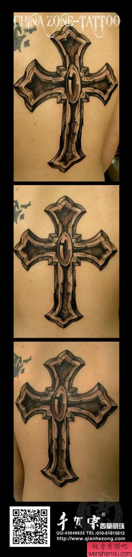 男性后背流行经典的十字架纹身图案